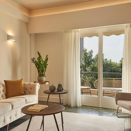 Chic N Bright 3Bd Apt With Hilton View アテネ エクステリア 写真