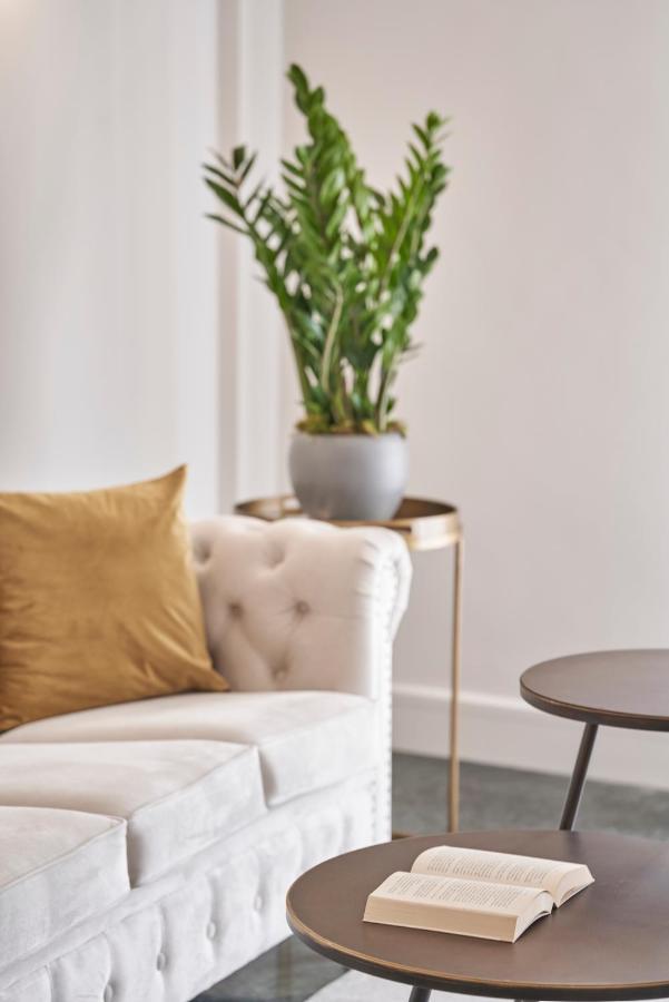 Chic N Bright 3Bd Apt With Hilton View アテネ エクステリア 写真