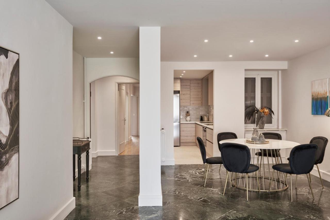 Chic N Bright 3Bd Apt With Hilton View アテネ エクステリア 写真