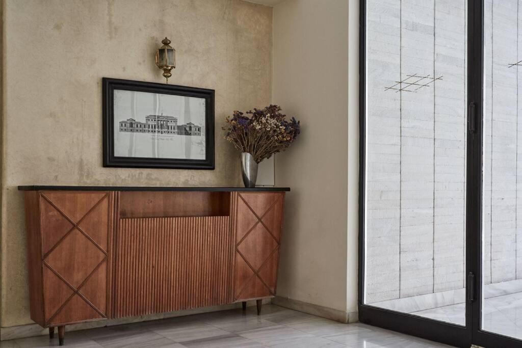 Chic N Bright 3Bd Apt With Hilton View アテネ エクステリア 写真