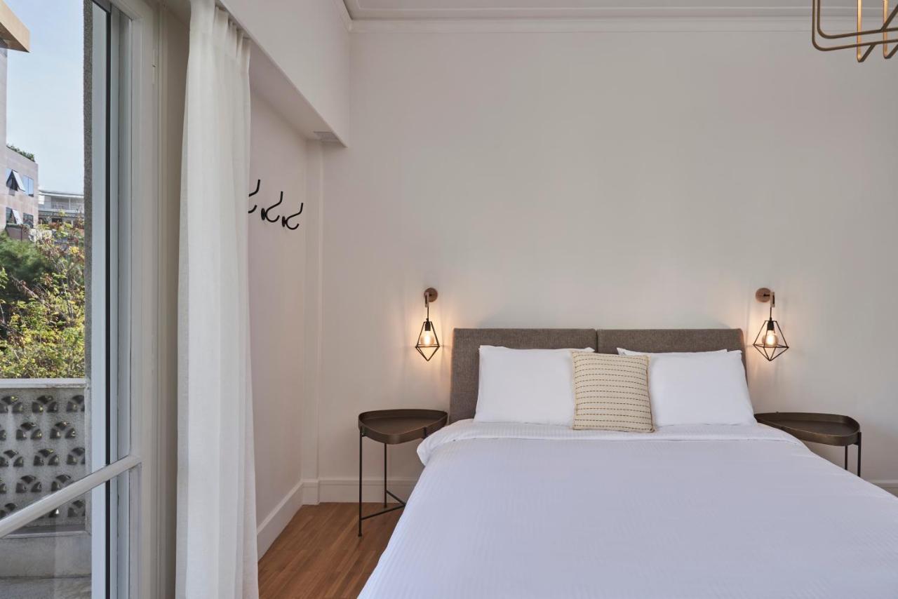Chic N Bright 3Bd Apt With Hilton View アテネ エクステリア 写真