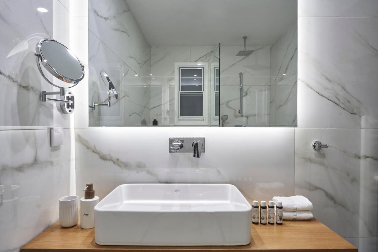 Chic N Bright 3Bd Apt With Hilton View アテネ エクステリア 写真