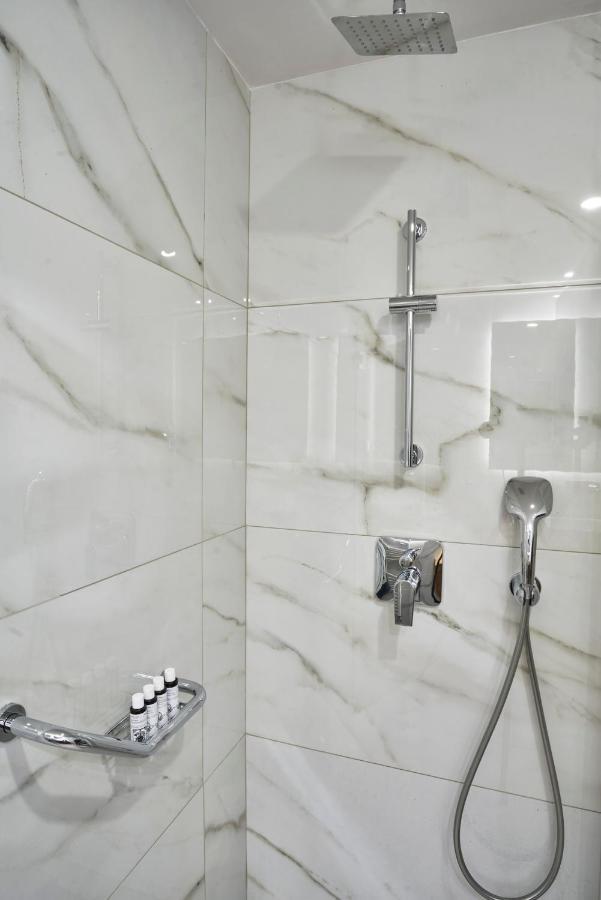 Chic N Bright 3Bd Apt With Hilton View アテネ エクステリア 写真