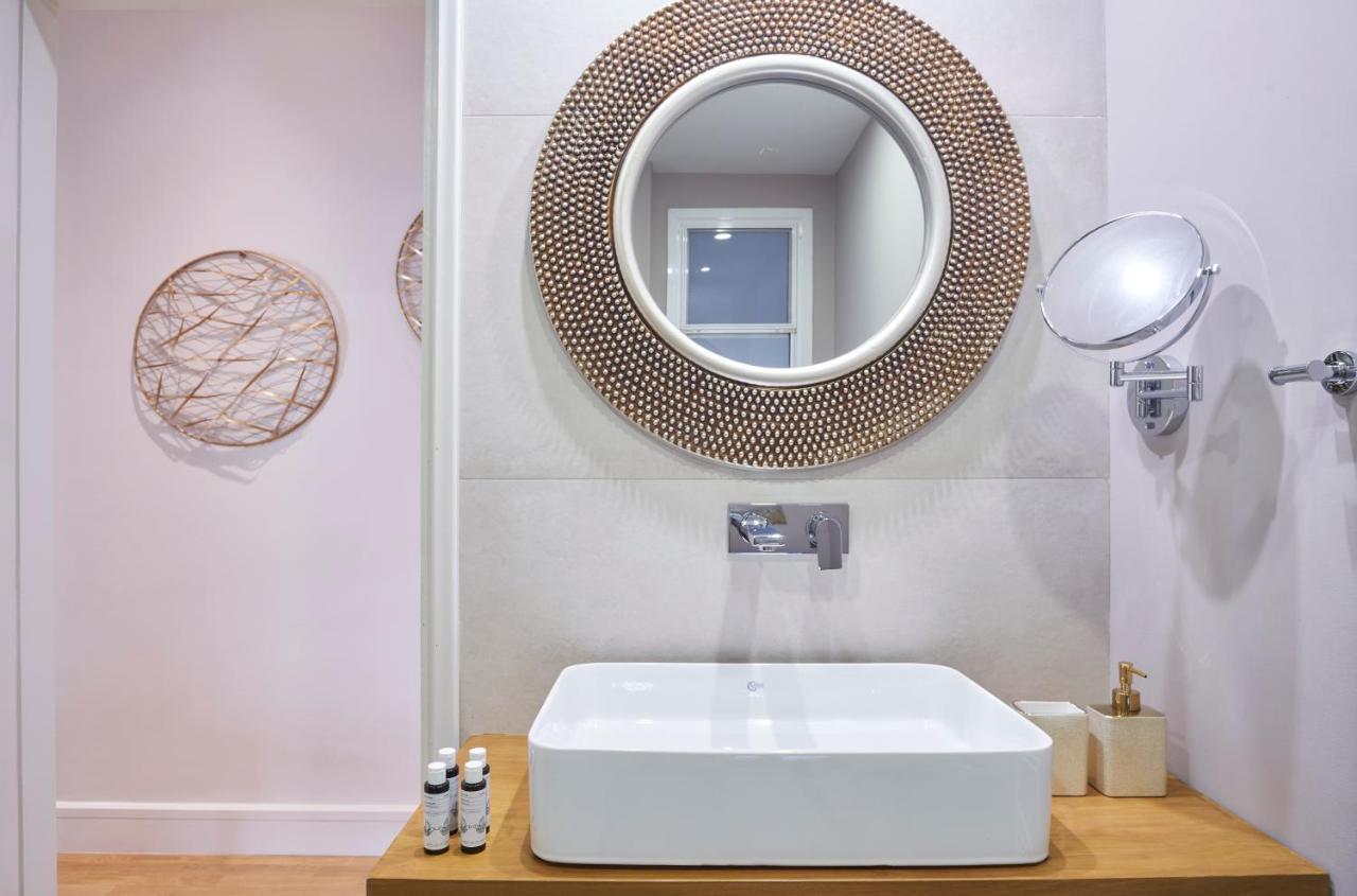 Chic N Bright 3Bd Apt With Hilton View アテネ エクステリア 写真
